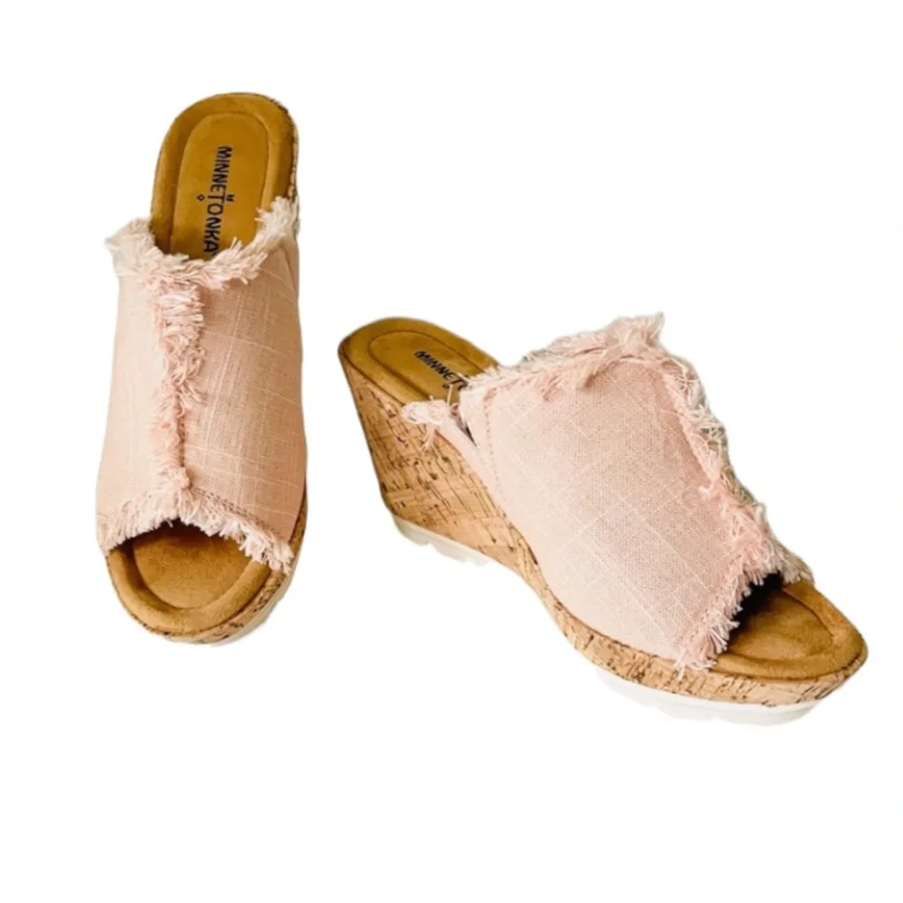 New! MINNETONKA Pink York Blush Wedge Sandals Size 9